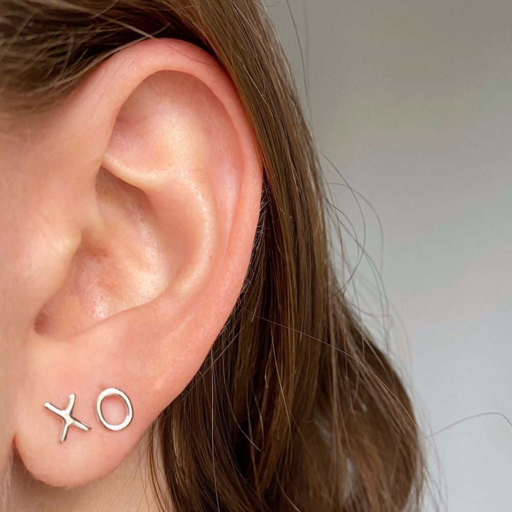 X O Studs Earring Set